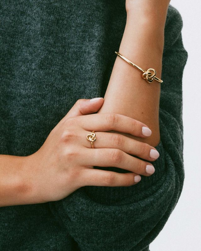 Infinity Knot Bangle Gold 129917