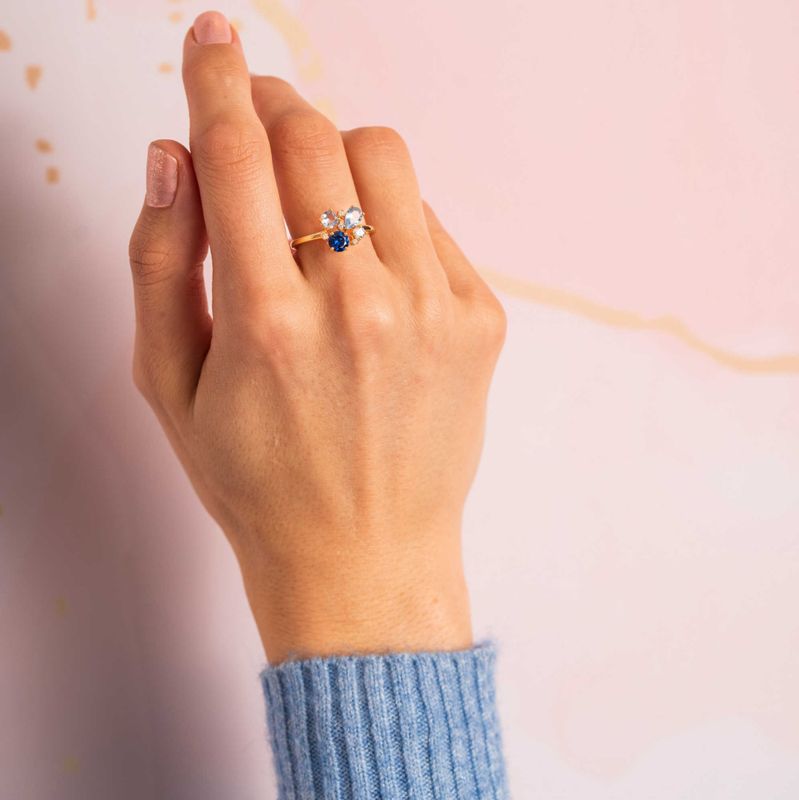 GLAM RING MED BLÅ TONER