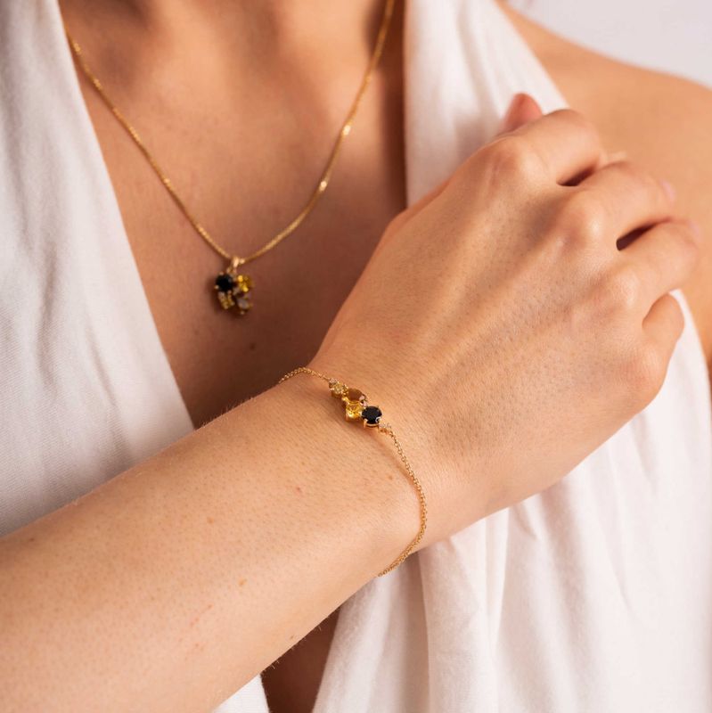 GLAM ARMBÅND MED GYLNE TONER